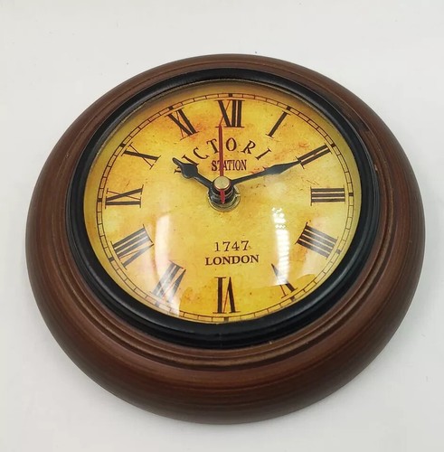 Piccolo orologio parete in - piccolo,